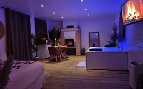 Escapade en amoureux loft de charme jacuzzi et jardin privé proche Paris